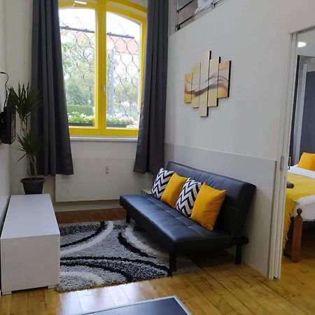 Lyly Apartment - Modern Apartment With Free Parking Praga Zewnętrze zdjęcie